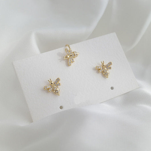 Aretes Micro Abeja Dorada con Incrustaciones Delicadas - Image 4