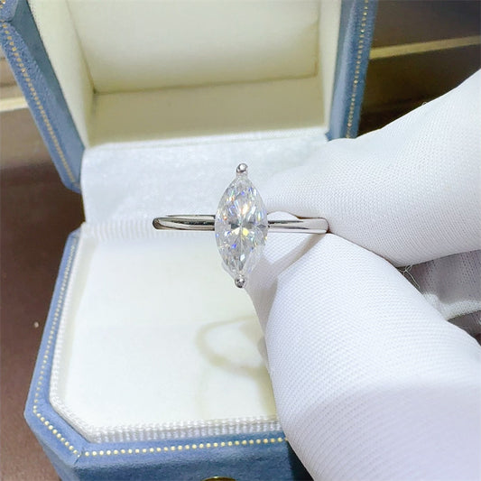 Anillo de Moissanita Talla Ojo de Caballo Púrpura Clásico - Image 2