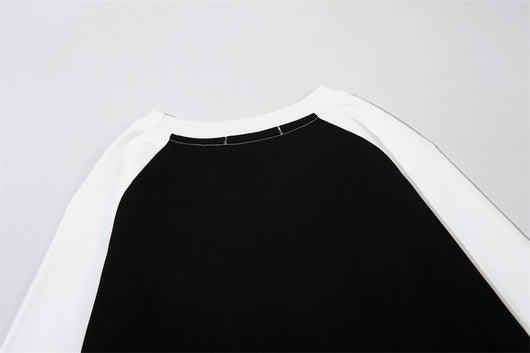 Playera Estampada con Patrón de Letras para Hombre - Image 9
