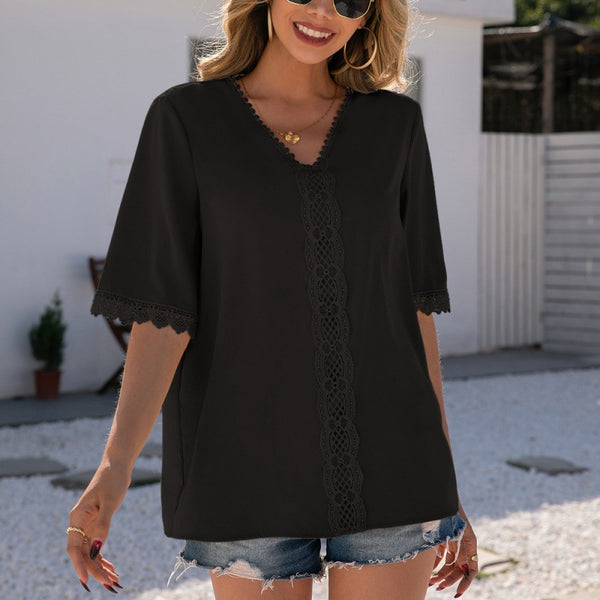 Blusa V-Escote Minimalista con Detalles de Encaje
