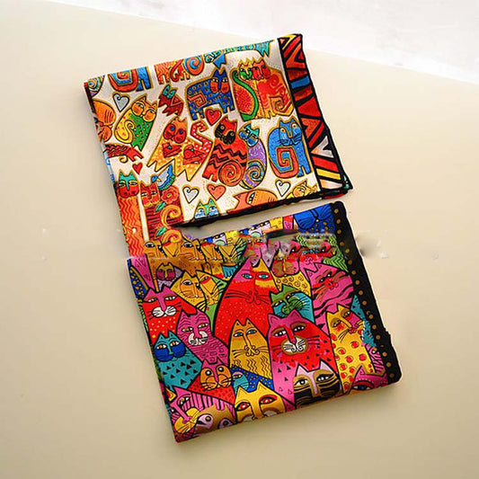 Pañuelo de Seda para Mujer con Estampado Arcoíris y Gatos - Image 2