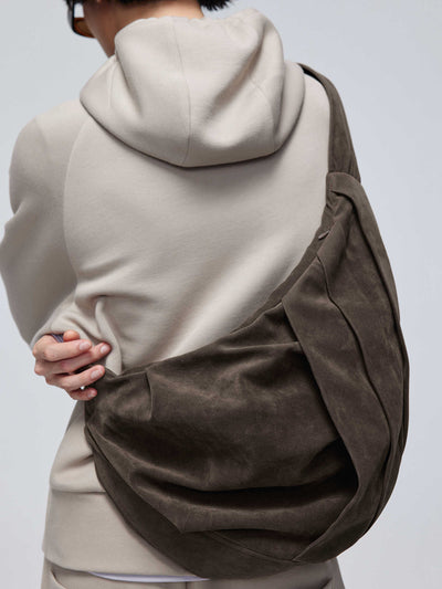 Bolsa Bandolera de Gamuza con Pliegues para Hombre - Image 11