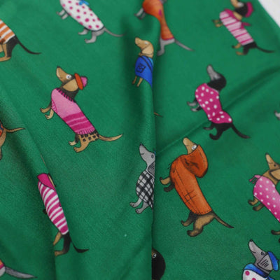 Pañoleta de Satén Estampada con Perro Salchicha - Image 43