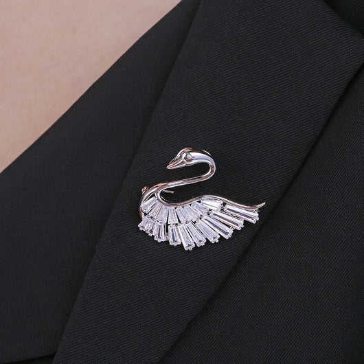 Broche de Oro Laminado con Circonita Blanca y Acabado Antirreflejo - Image 8