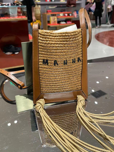 Bolso Bandolera Tejido de Paja con Detalle de Borla - Image 4