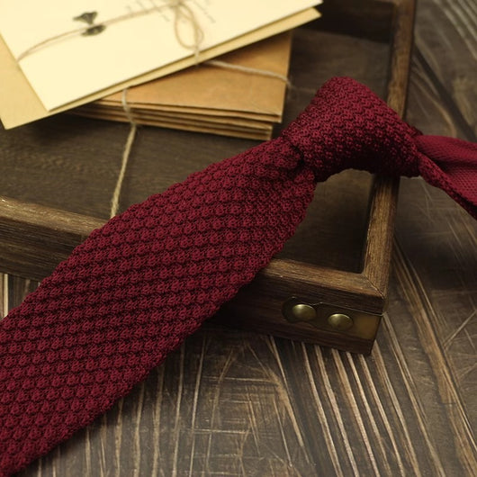 Corbata Tejida Estilo Universitario Angosta para Hombre y Mujer - Image 10