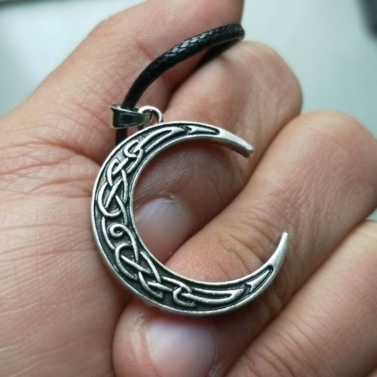Collar Elegante con Dije Luna Chapado en Oro - Aleación de Zinc - Image 8