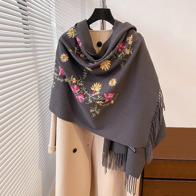 Bufanda Étnica de Invierno con Bordado Floral y Tacto de Cachemira - Image 11