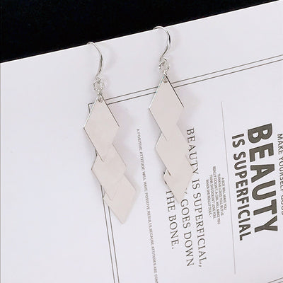 Aretes Coreanos Asimétricos con Flor de Perla y Moño - Image 6