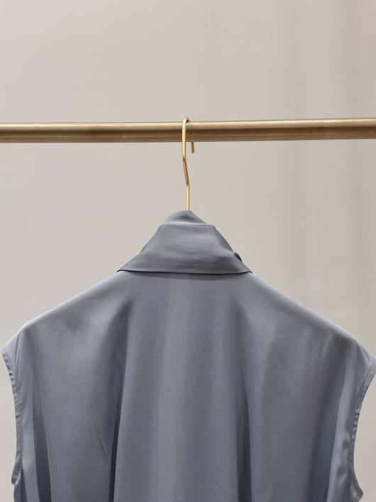 Blusa de Seda con Escote V y Cintura Ajustable - Diseño Tricolor - Image 15