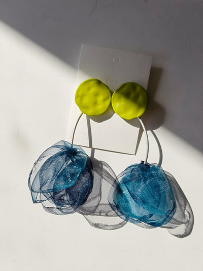 Aretes de Flor Tul con Cristales Grandes - Image 10