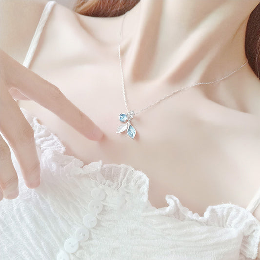 Collar de Plata Esterlina con Hoja Esmaltada Cielo Estrellado Azul Bruma