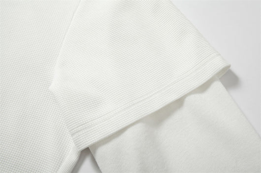 Playera Suelta con Diseño de Cuentas Abstractas y Solapas para Hombre - Image 9