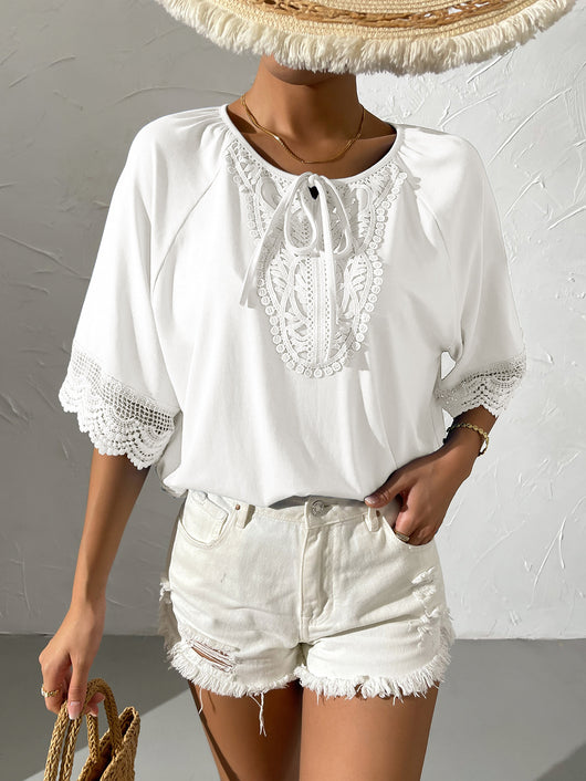 Blusa Étnica con Cuello de Encaje y Manga Corta Suelta - Image 11
