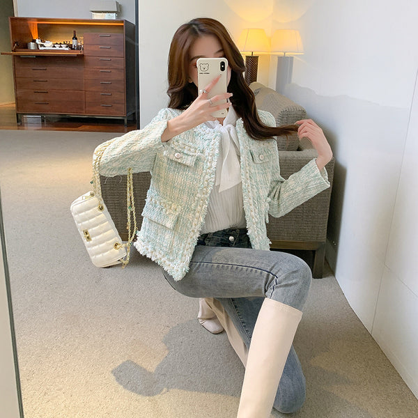 Blusa Corta de Manga Larga con Detalles de Abalorios Elegante