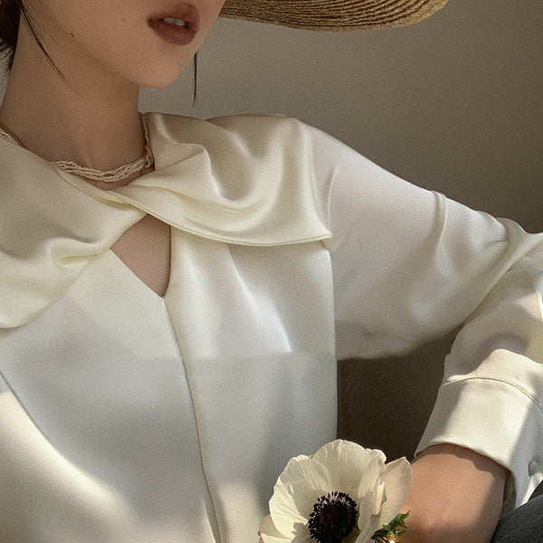 Blusa Diseño Minimalista con Detalle Calado Versátil