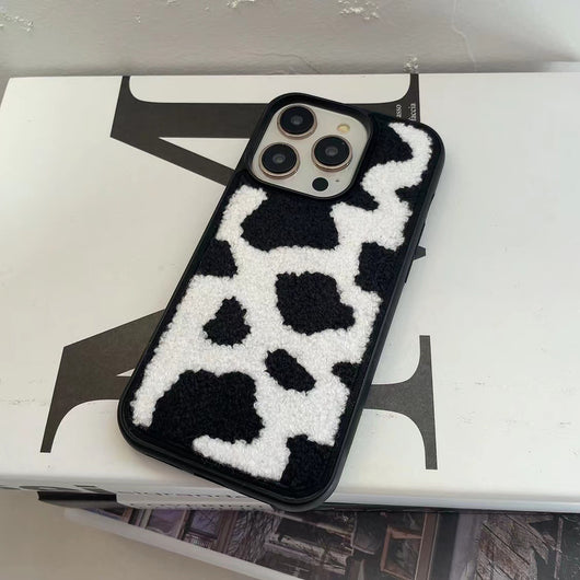 Funda iPhone Floral Invierno Coreana Bordada de Felpa Suave - Image 4
