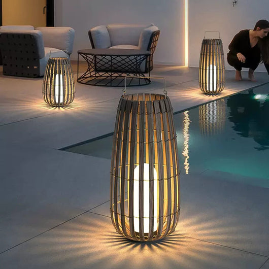 Lámpara Solar Portátil de Ratán para Jardín