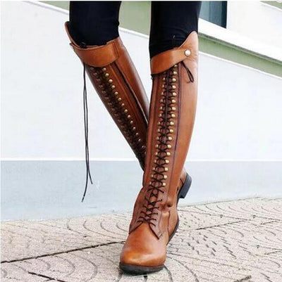 Bota de Mujer con Tacón Grueso y Remaches - Image 4