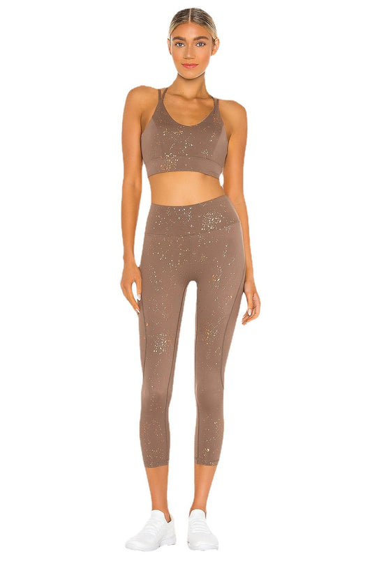 Traje de Yoga y Fitness con Diseño Bronceado y Tirantes Elásticos