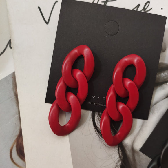 Aretes de Cadena Exagerada con Tachuelas