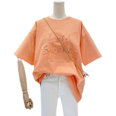 Playera Suelta para Mujer con Diseño de Letras Doradas - Image 3