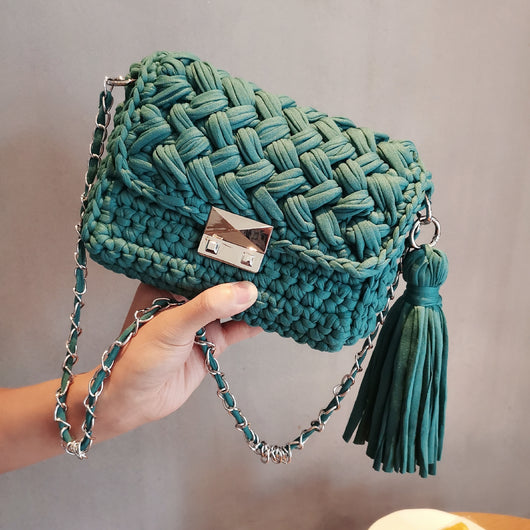 Bolso Bandolera Tejido a Mano con Tiras de Lana - Diseño Asimétrico - Image 3