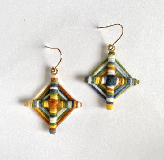 Aretes Tejidos Diamante Tonos Morandi Hechos a Mano - Image 5