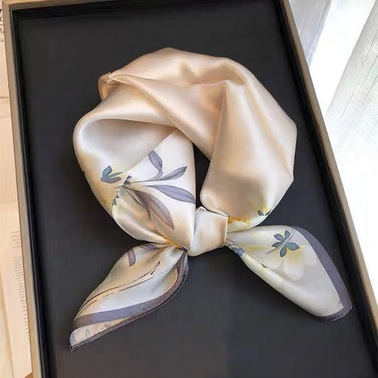 Pañuelo de Seda Beige Cuadrado para Mujer - Versátil y Fácil de Combinar