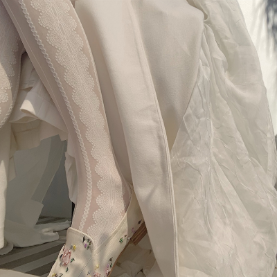 Medias de encaje blanco elegantes - Image 3