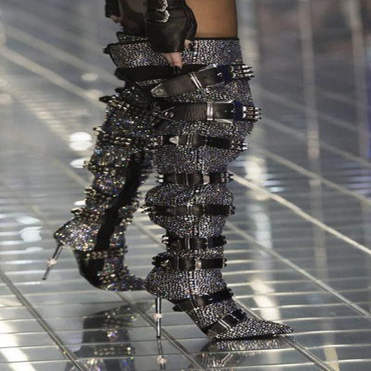 Bota Over The Knee con Tachas Metálicas y Detalles de Calavera - Image 7