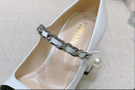 Zapatos de Tacón Alto Retro con Perlas - Punta Redonda en Charol - Image 13