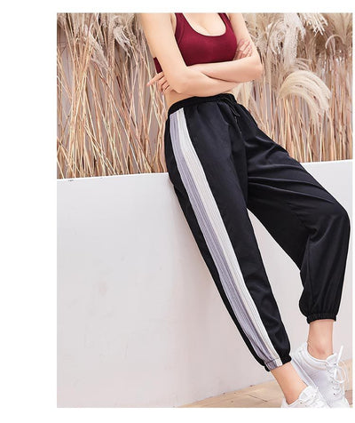Pantalones deportivos bicolor con textura arrugada para mujer