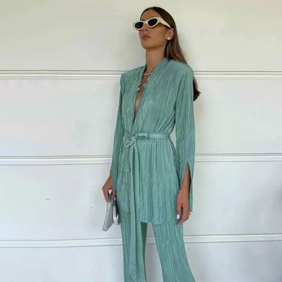 Traje de Dos Piezas con Camisa de Cordones y Pantalón Plisado - Image 8