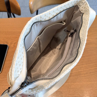 Bolsa Crossbody de Malla con Parches de Gran Capacidad - Image 4