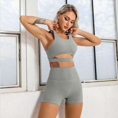 Conjunto Deportivo Dos Piezas Yoga: Top y Short con Tejido Reciclado y Diseño Calado - Image 9