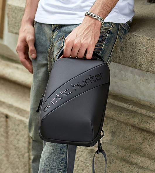 Bolsa Mensajero de Pecho para Hombre con Almacenamiento Inteligente - Image 4