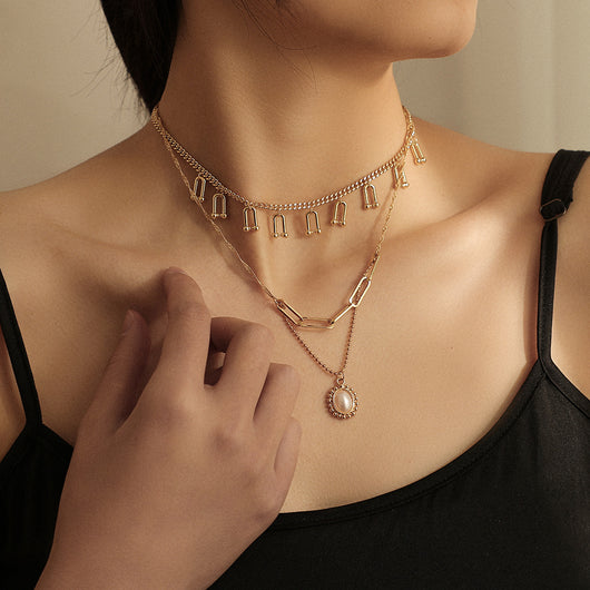 Collar Multicapa en U con Borlas Elegante