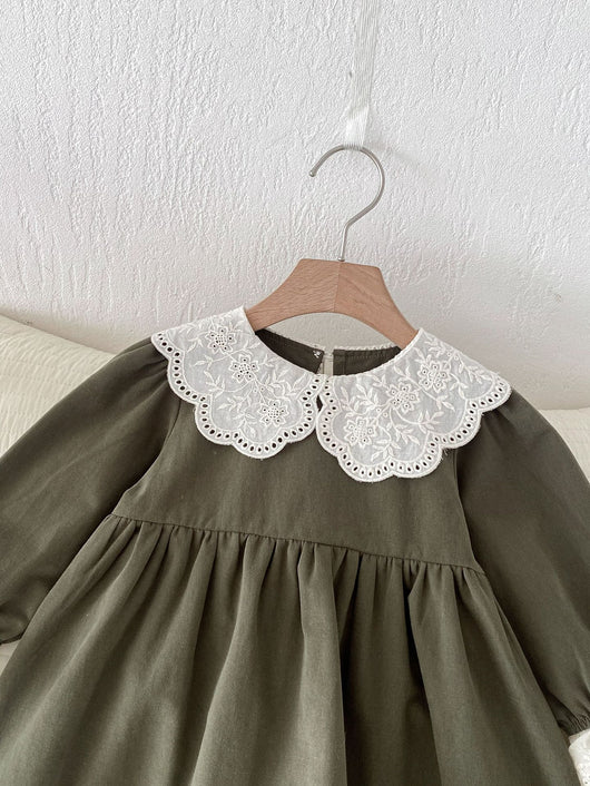 Vestido Princesa Niña con Cuello de Encaje y Solapas - Image 13