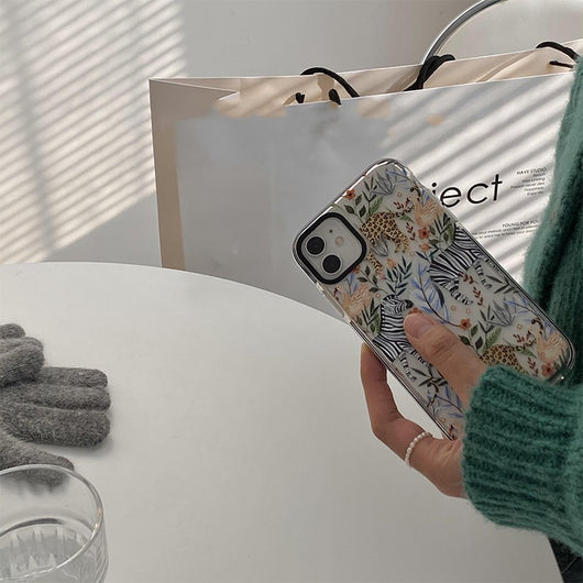 Funda para Celular con Ilustración de Plantas y Animales - Image 7
