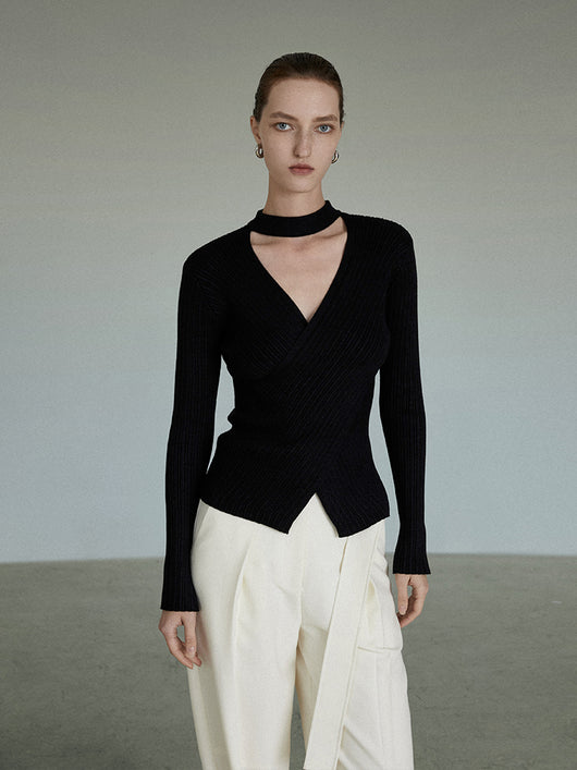 Suéter Negro Escotado en V con Cuello Halter para Mujer - Image 5