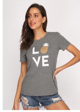 Playera gris con estampado de piña y amor de manga corta - Image 10