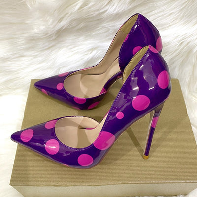 Tacones Altos Finos con Detalles Calados y Lunares