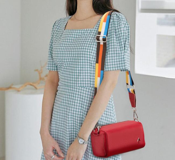 Bolso Mensajero de Cuero con Detalles en Contraste - Diseño Minimalista
