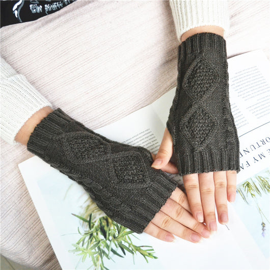 Guantes sin dedos con patrón de diamantes - Image 18