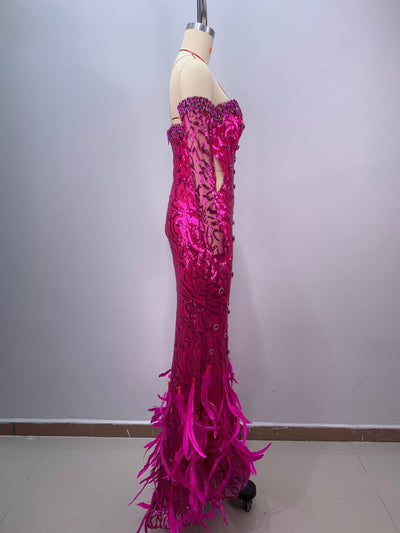 Vestido de Fiesta Sirena Ajustado con Plumas y Cola Voluminosa - Image 7