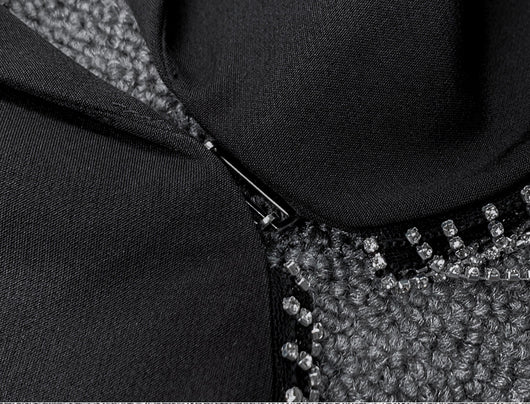 Traje Elegante Escote V con Falda Corta de Flecos Brillantes - Image 31
