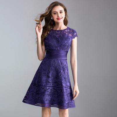 Vestido Entallado de Manga Corta con Bordado - Image 8