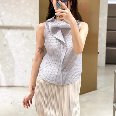 Blusa Plisada sin Mangas Cuello V - Cómoda y Versátil - Image 3