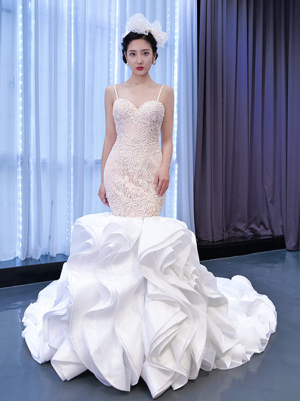 Vestido de Anfitriona con Cola Sirena - Diseño Elegante de Presentadora